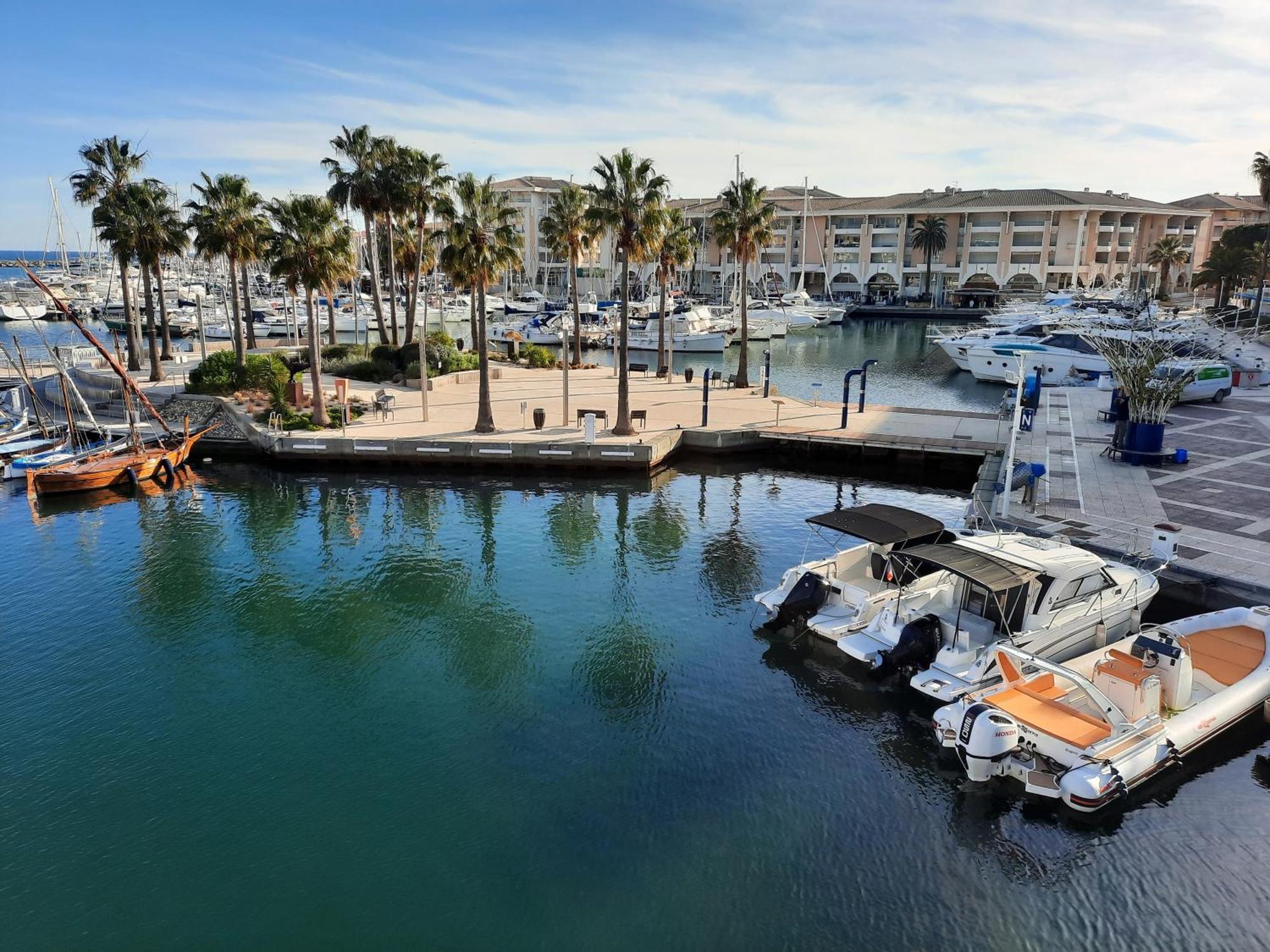 Coeur Marina Climatise Terrasse Parking Lägenhet Fréjus Exteriör bild