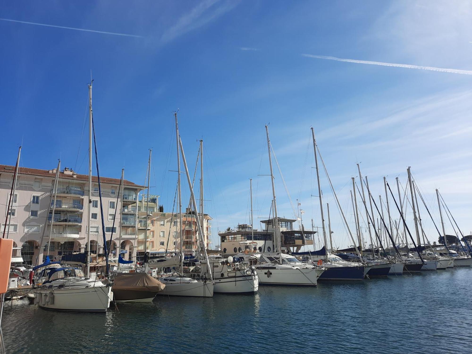 Coeur Marina Climatise Terrasse Parking Lägenhet Fréjus Exteriör bild
